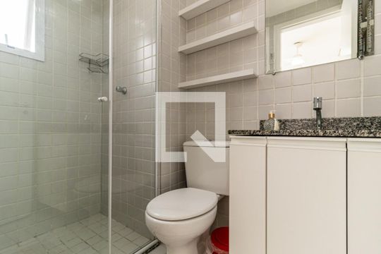 Banheiro de kitnet/studio para alugar com 1 quarto, 32m² em Vila Buarque, São Paulo