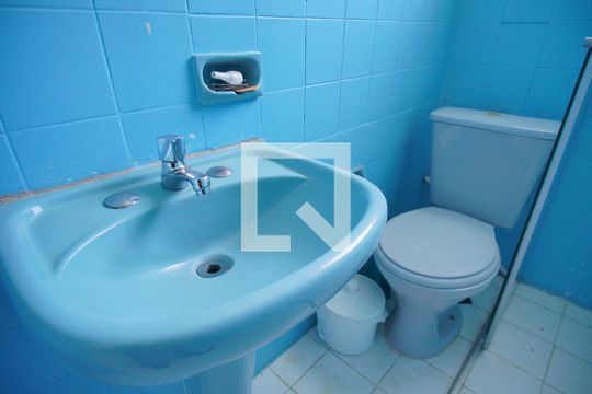 Banheiro de casa para alugar com 7 quartos, 270m² em Auxiliadora, Porto Alegre