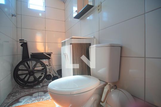 Banheiro 1 de casa à venda com 3 quartos, 300m² em Santa Teresa, São Leopoldo