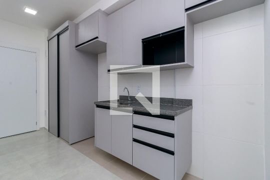 Cozinha de apartamento à venda com 2 quartos, 38m² em Veleiros, São Paulo