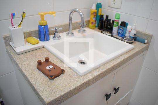 Banheiro suíte 2 de apartamento para alugar com 3 quartos, 120m² em Portão, Curitiba