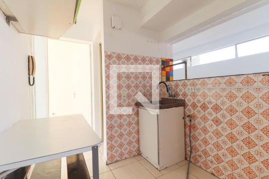 Cozinha de apartamento para alugar com 2 quartos, 47m² em Centro, Curitiba