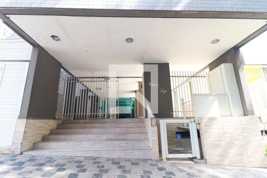 Fachado do condomínio de apartamento para alugar com 2 quartos, 47m² em Centro, Curitiba