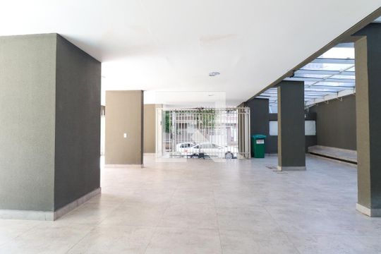 Hall de entrada de apartamento para alugar com 2 quartos, 47m² em Centro, Curitiba