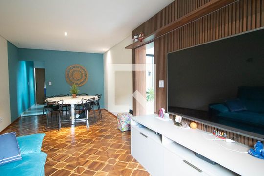 Casa à venda com 4 quartos, 210m² em Vila Mazzei, São Paulo