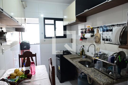 Cozinha de apartamento para alugar com 2 quartos, 73m² em Tupi, Praia Grande