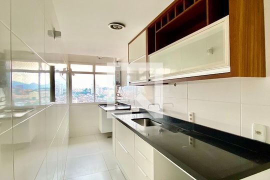 Cozinha de apartamento para alugar com 2 quartos, 70m² em Sampaio, Rio de Janeiro