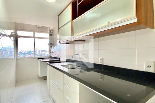 Cozinha de apartamento para alugar com 2 quartos, 70m² em Sampaio, Rio de Janeiro