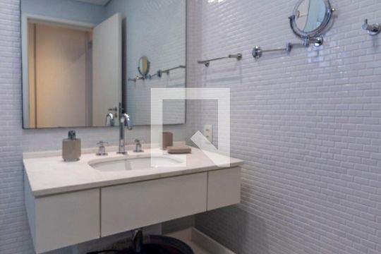 Banheiro de apartamento à venda com 1 quarto, 95m² em Vila Olímpia, São Paulo