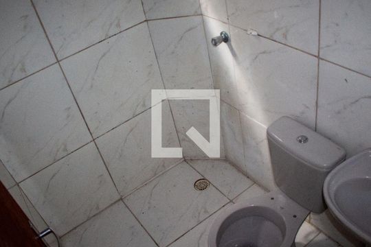 Banheiro  de casa para alugar com 2 quartos, 45m² em Colônia, Ribeirão Pires