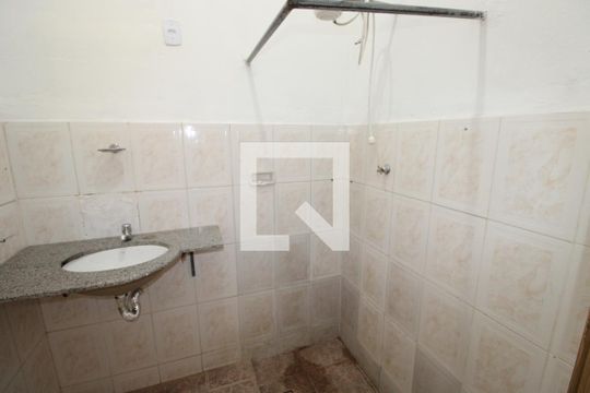Banheiro de casa para alugar com 2 quartos, 70m² em Oswaldo Cruz, Rio de Janeiro