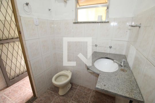 Banheiro de casa para alugar com 2 quartos, 70m² em Oswaldo Cruz, Rio de Janeiro