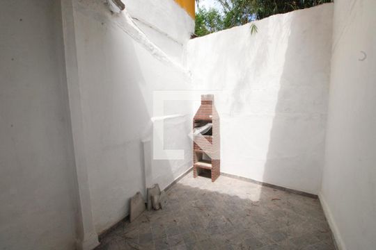 Churrasqueira de casa para alugar com 2 quartos, 70m² em Oswaldo Cruz, Rio de Janeiro