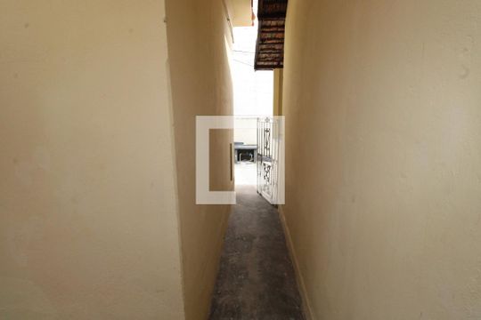 corredor lateral de casa para alugar com 2 quartos, 70m² em Oswaldo Cruz, Rio de Janeiro