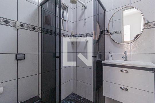 Banheiro de casa para alugar com 1 quarto, 85m² em Metalúrgicos, Osasco