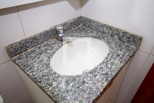 Banheiro de casa de condomínio para alugar com 2 quartos, 90m² em Boa Vista, São Gonçalo