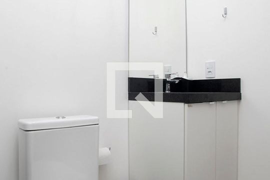 Banheiro de kitnet/studio à venda com 1 quarto, 23m² em Centro Histórico, Porto Alegre