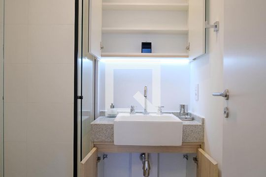 Banheiro de kitnet/studio à venda com 1 quarto, 25m² em Pinheiros, São Paulo