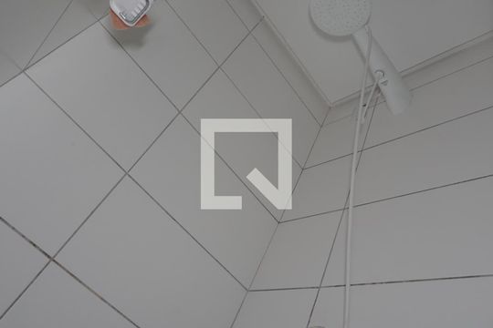 Banheiro  de apartamento à venda com 2 quartos, 47m² em Primavera, Novo Hamburgo
