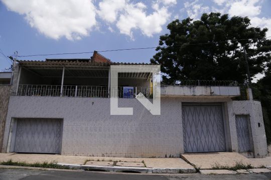 Fachada de casa à venda com 4 quartos, 120m² em Freguesia do Ó, São Paulo