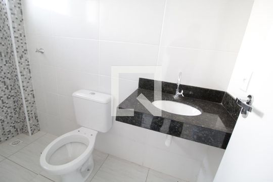Banheiro da Suíte de apartamento para alugar com 2 quartos, 54m² em Granada, Uberlândia