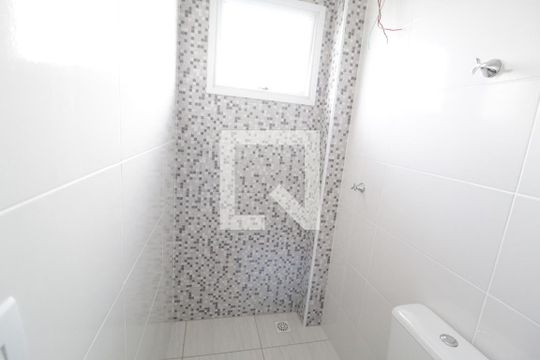 Banheiro da Suíte de apartamento para alugar com 2 quartos, 54m² em Granada, Uberlândia