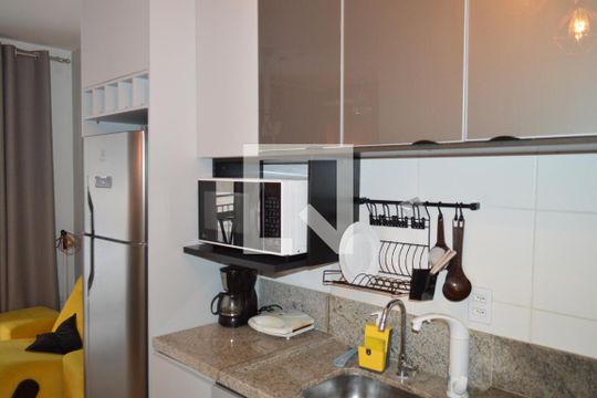 Cozinha de kitnet/studio à venda com 1 quarto, 28m² em Liberdade, São Paulo