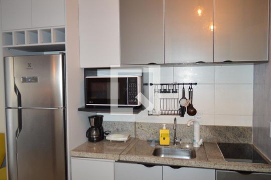 Cozinha de kitnet/studio à venda com 1 quarto, 28m² em Liberdade, São Paulo