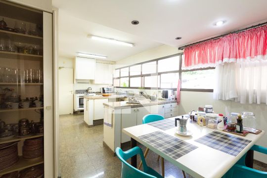 Cozinha de apartamento para alugar com 4 quartos, 250m² em Itaim Bibi, São Paulo