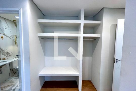 Suíte de apartamento à venda com 1 quarto, 66m² em Jardim Flor da Montanha, Guarulhos