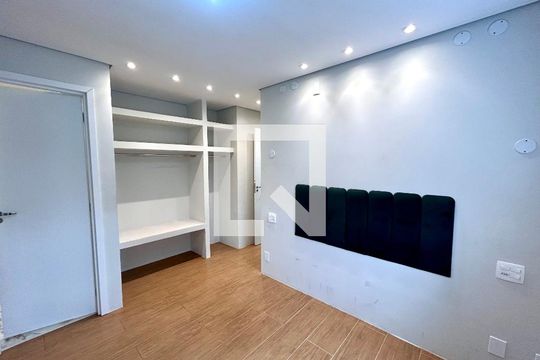 Suíte de apartamento à venda com 1 quarto, 66m² em Jardim Flor da Montanha, Guarulhos