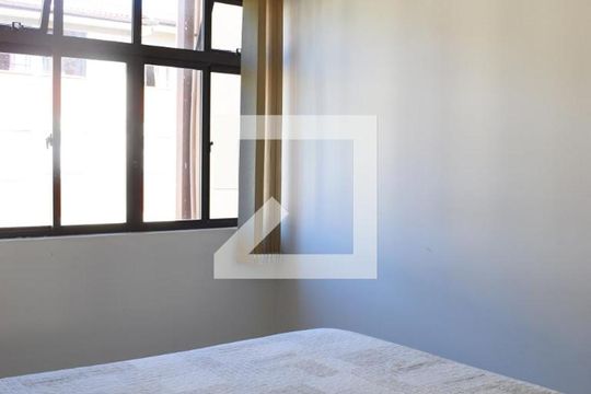 Quarto 1 de apartamento para alugar com 2 quartos, 58m² em Boa Vista, Curitiba