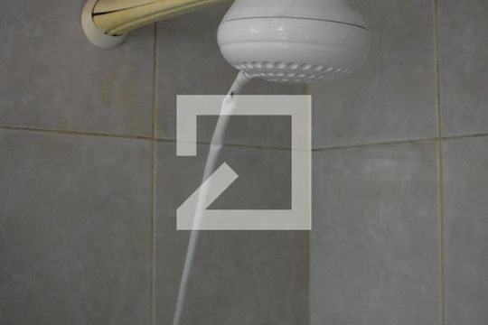 Banheiro de apartamento para alugar com 2 quartos, 58m² em Boa Vista, Curitiba