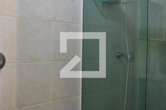 Banheiro de apartamento para alugar com 2 quartos, 58m² em Boa Vista, Curitiba