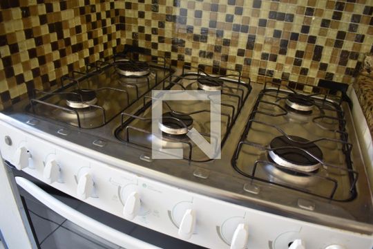 Cozinha de apartamento para alugar com 2 quartos, 58m² em Boa Vista, Curitiba