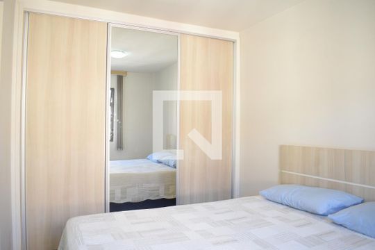 Quarto 1 de apartamento para alugar com 2 quartos, 58m² em Boa Vista, Curitiba