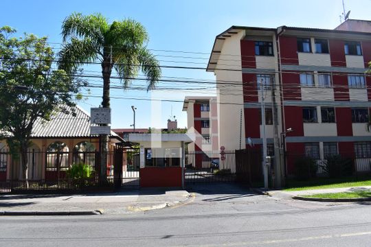Fachada do condomínio de apartamento para alugar com 2 quartos, 58m² em Boa Vista, Curitiba