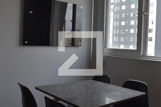 Cozinha de apartamento para alugar com 1 quarto, 51m² em Centro, Curitiba