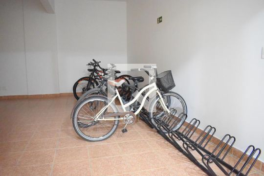 Bicicletário de apartamento para alugar com 1 quarto, 51m² em Centro, Curitiba