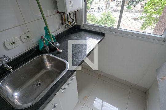 Area de Serviço de apartamento para alugar com 2 quartos, 47m² em Taboão, São Paulo