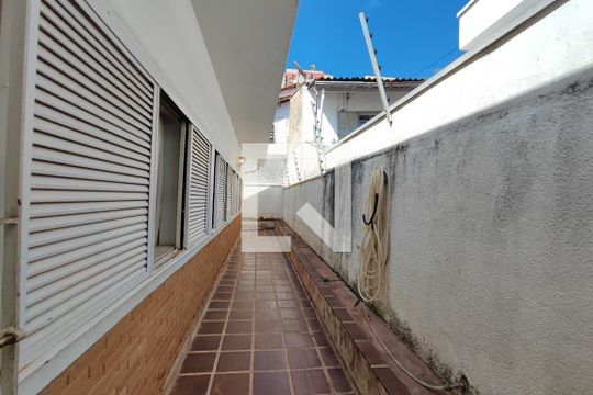 Corredor Quintal de casa para alugar com 4 quartos, 255m² em Vila Nova Sao Jose, Campinas