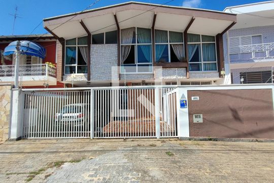 Fachada  de casa para alugar com 4 quartos, 255m² em Vila Nova Sao Jose, Campinas
