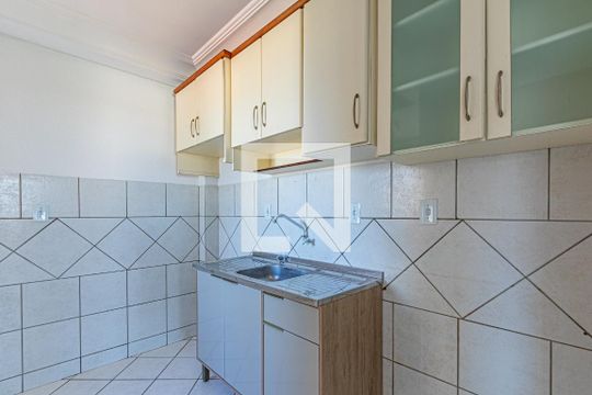 Cozinha de apartamento para alugar com 2 quartos, 60m² em Ipiranga, São José