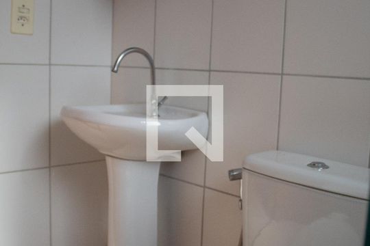 Banheiro de apartamento à venda com 2 quartos, 70m² em Passo das Pedras, Gravataí