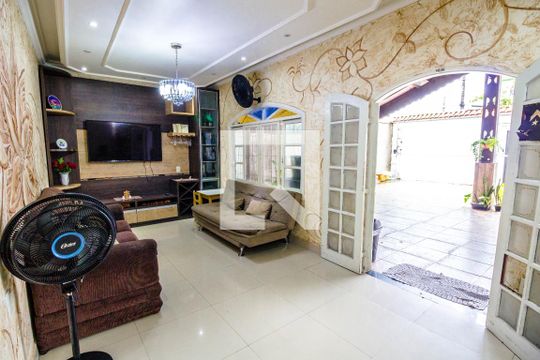 Sala de casa para alugar com 3 quartos, 250m² em Mirim, Praia Grande