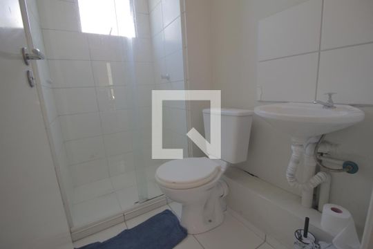 Banheiro de apartamento para alugar com 2 quartos, 48m² em Igara, Canoas