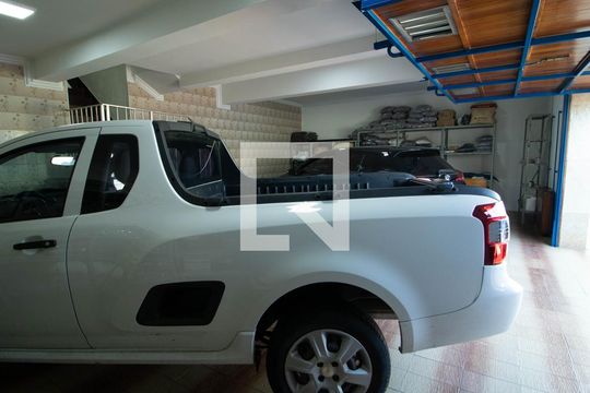 Garagem de casa à venda com 4 quartos, 480m² em Vila Nilo, São Paulo