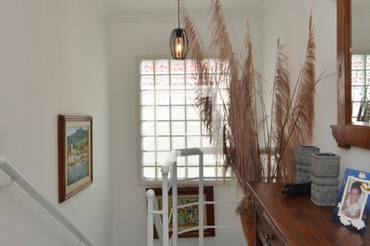 Hall de casa de condomínio à venda com 5 quartos, 450m² em Vargem Pequena, Rio de Janeiro