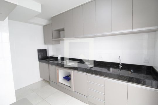 Cozinha de apartamento para alugar com 2 quartos, 67m² em Tibery, Uberlândia
