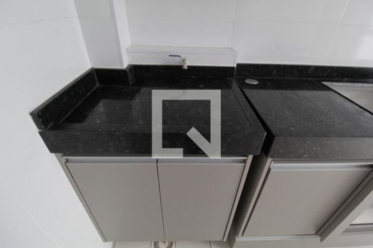 Cozinha e Área de Serviço de apartamento para alugar com 2 quartos, 67m² em Tibery, Uberlândia